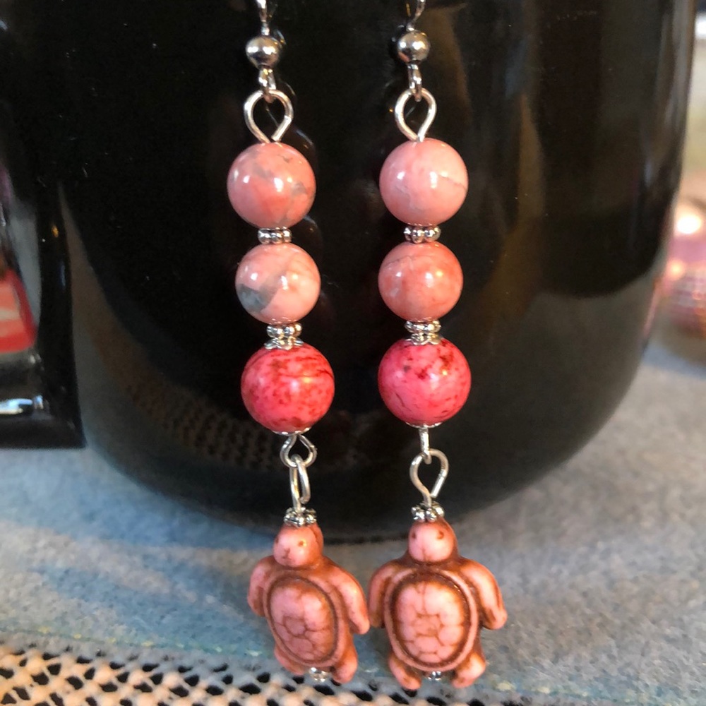 Howlite turtle earrings - Picture 2 of 4